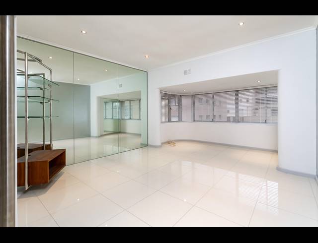 2 BEDROOM APARTMENT RENTED IN MOUILLE POINT